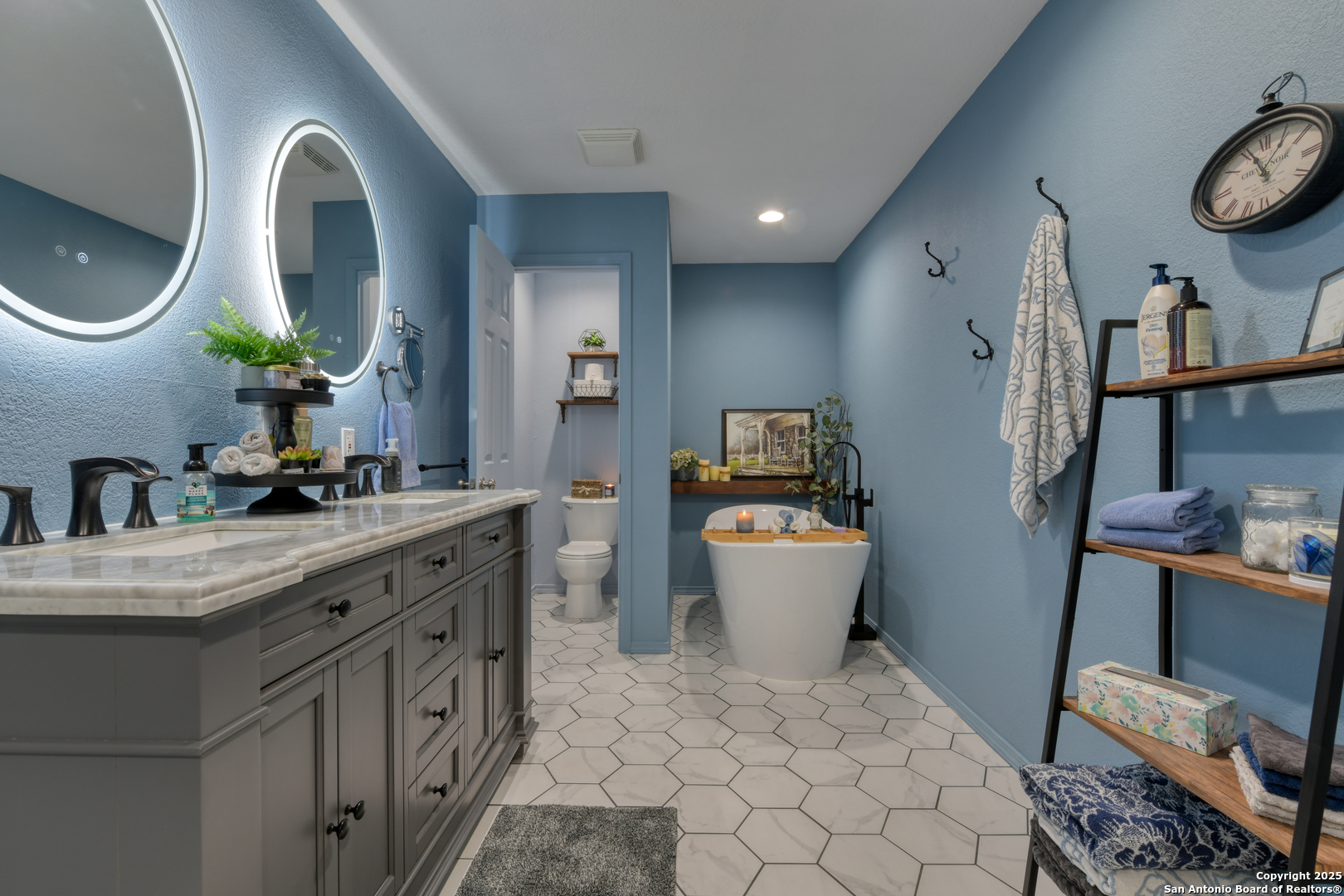 510 Rudeloff Road Seguin, TX 78155 - Photo 34 of 54 a bathroom with a toilet sink and mirror