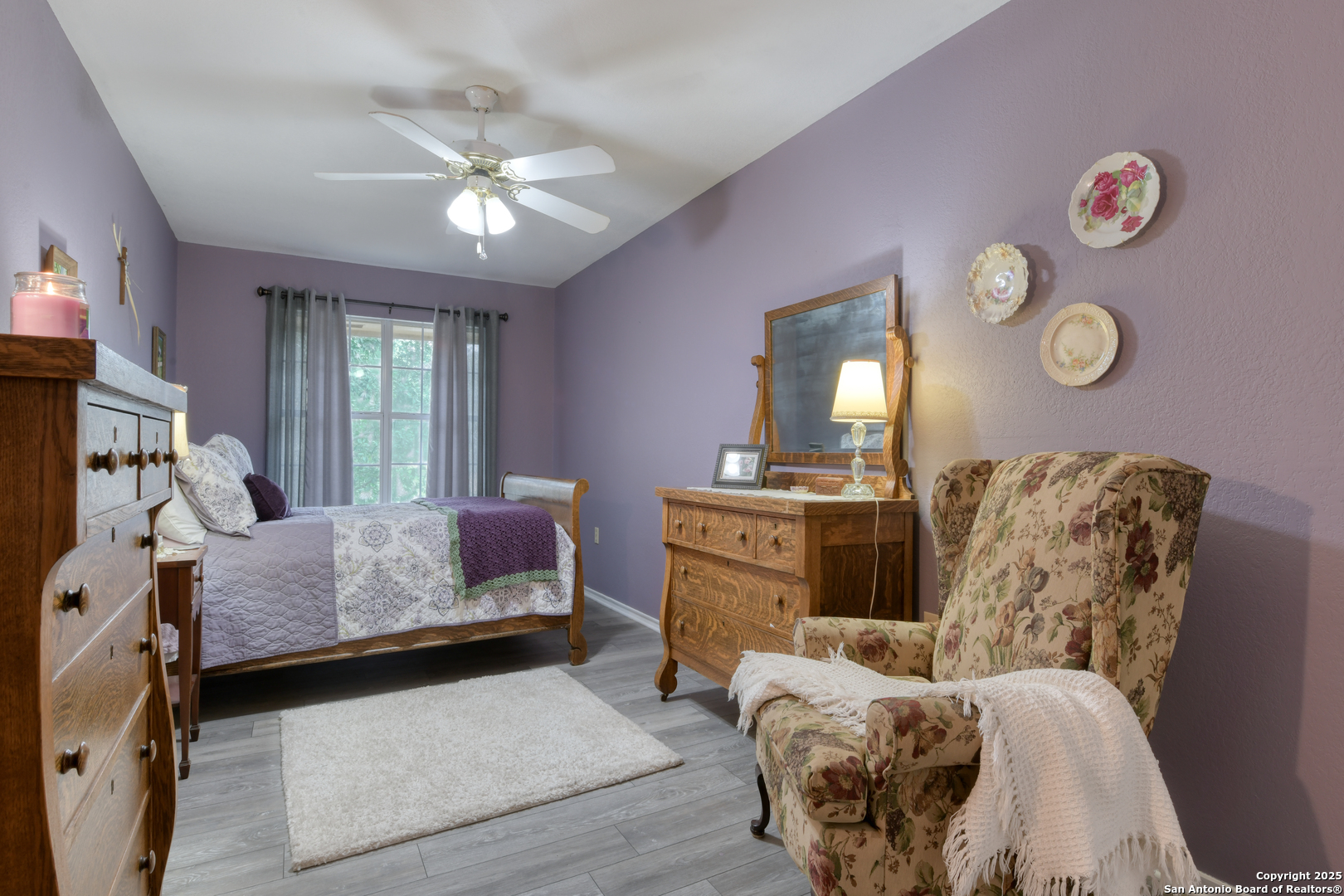 510 Rudeloff Road Seguin, TX 78155 - Photo 44 of 54 a living room with furniture and a large mirror