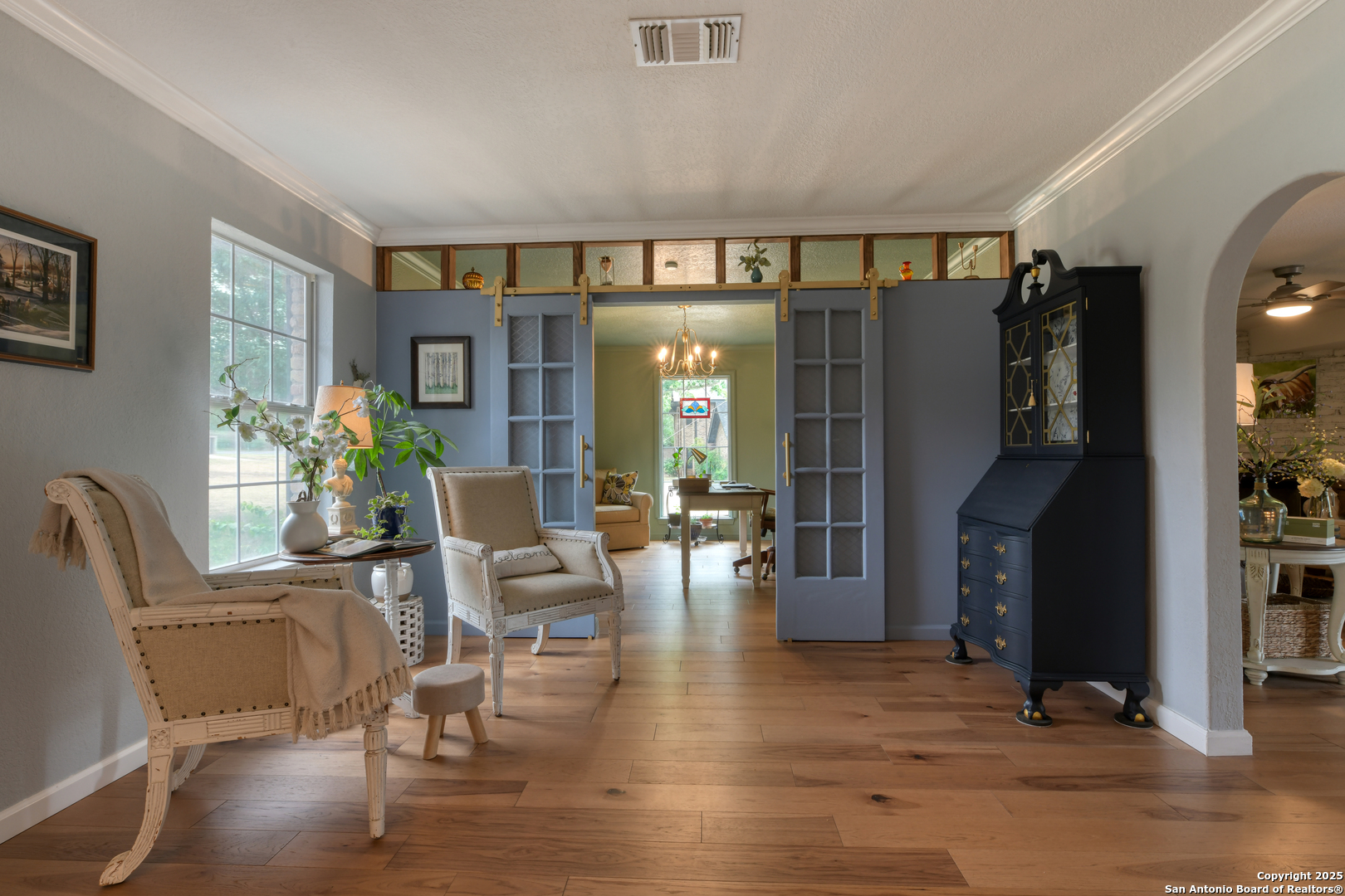 510 Rudeloff Road Seguin, TX 78155 - Photo 8 of 54 a living room with furniture and wooden floor