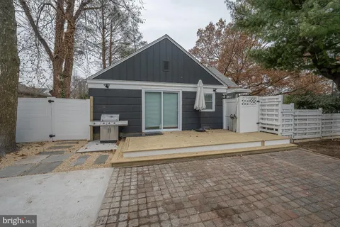 a view of a back yard of the house
