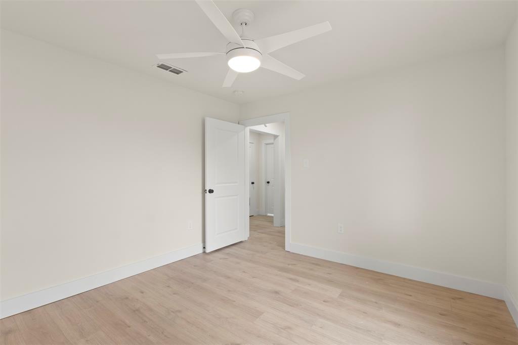 5124 Kilpatrick Avenue Fort Worth, TX 76107 - Photo 18 of 31 an empty room with a bathroom