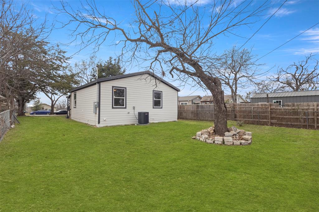 5124 Kilpatrick Avenue Fort Worth, TX 76107 - Photo 23 of 31 a front view of a house with a yard
