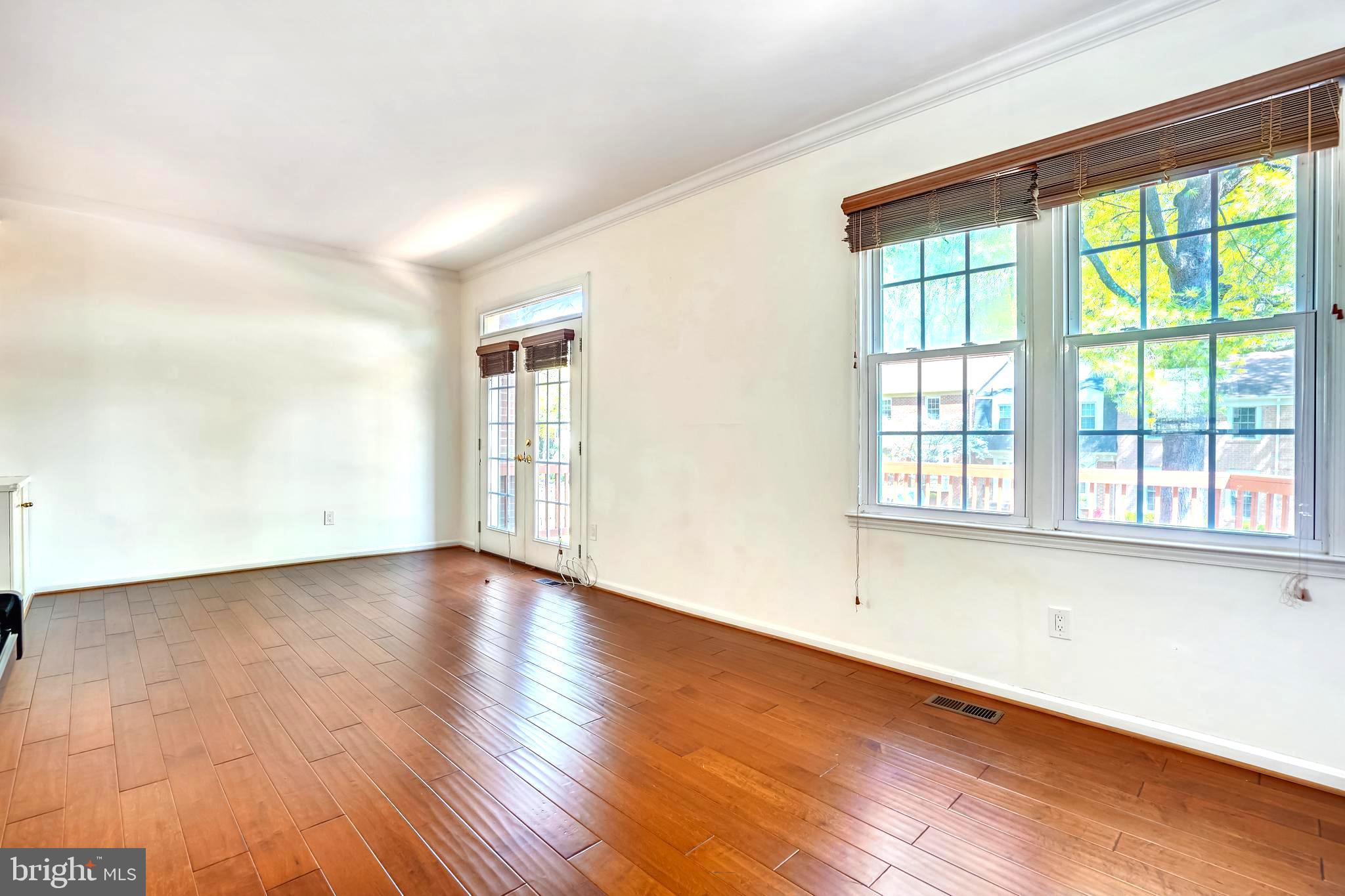 3151 Borge Street Oakton, VA 22124 - Photo 18 of 46 Living Room