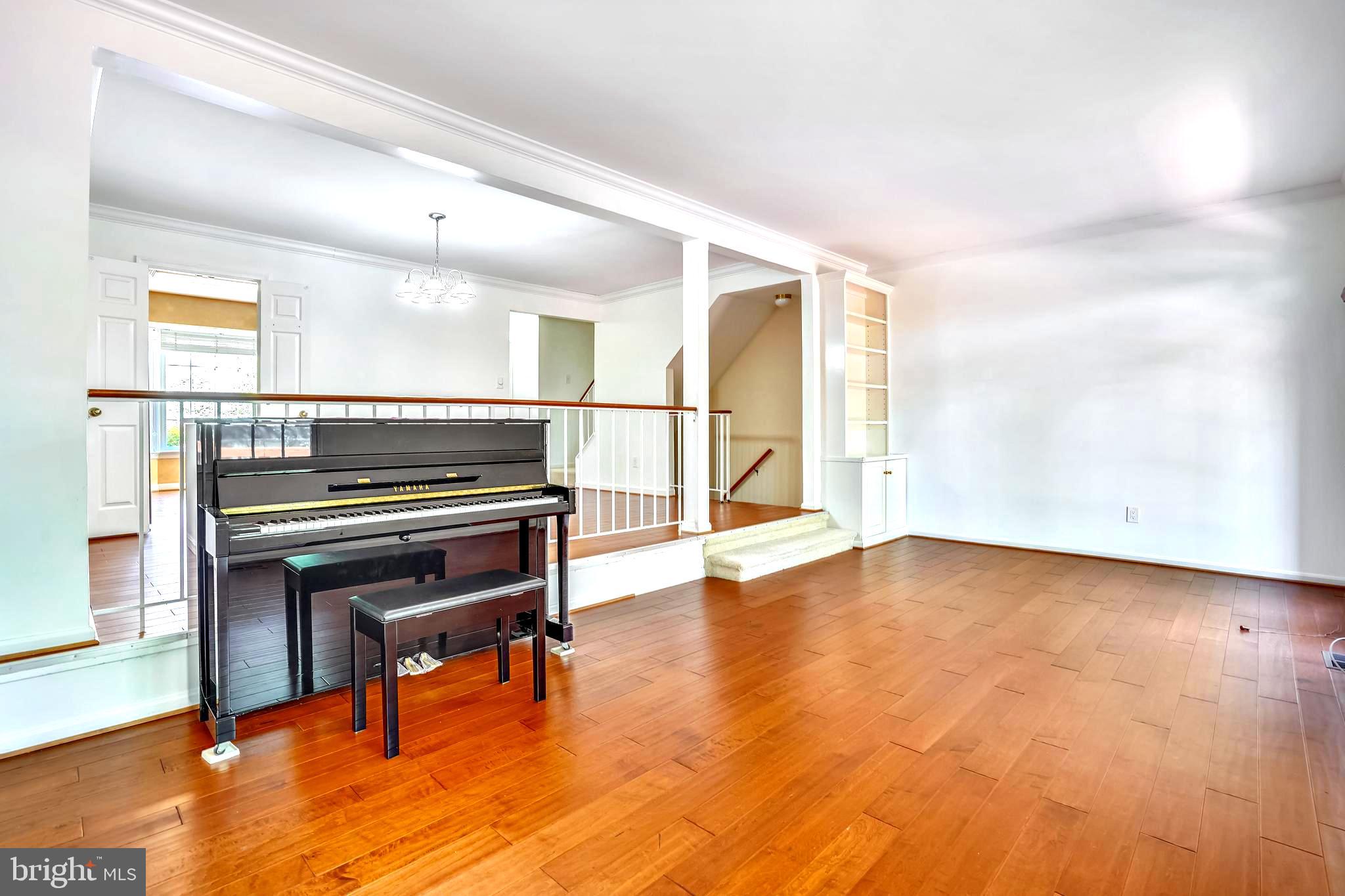 3151 Borge Street Oakton, VA 22124 - Photo 19 of 46 Living Room