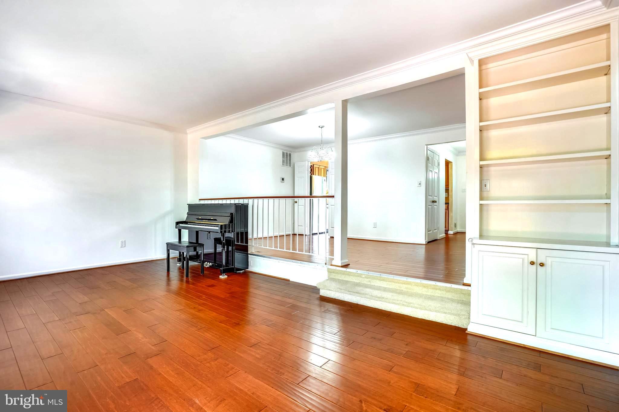 3151 Borge Street Oakton, VA 22124 - Photo 20 of 46 Living Room