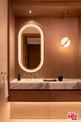 $10,000,000 | 9900 South Santa Monica Boulevard, Unit 2D, Beverly Hills, CA 90212