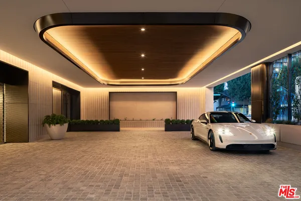 $10,000,000 | 9900 South Santa Monica Boulevard, Unit 2D, Beverly Hills, CA 90212