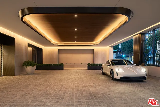 $10,000,000 | 9900 South Santa Monica Boulevard, Unit 2D, Beverly Hills, CA 90212