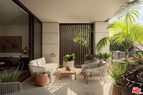 $10,000,000 | 9900 South Santa Monica Boulevard, Unit 2D, Beverly Hills, CA 90212