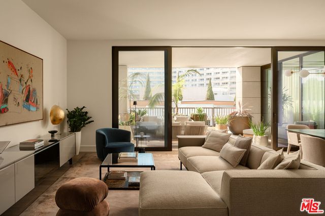 $10,000,000 | 9900 South Santa Monica Boulevard, Unit 2D, Beverly Hills, CA 90212