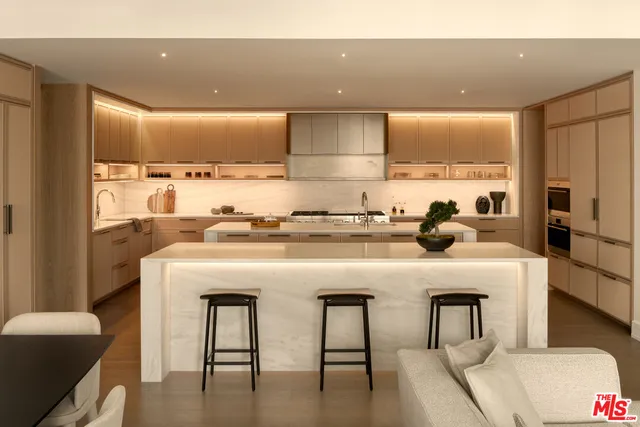 $10,000,000 | 9900 South Santa Monica Boulevard, Unit 2D, Beverly Hills, CA 90212