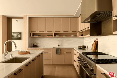 $10,000,000 | 9900 South Santa Monica Boulevard, Unit 2D, Beverly Hills, CA 90212