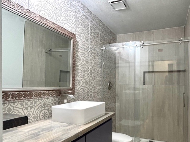 3416 Primrose Trail Georgetown, TX 78628 - Photo 33 of 35 a bathroom with a sink and a mirror