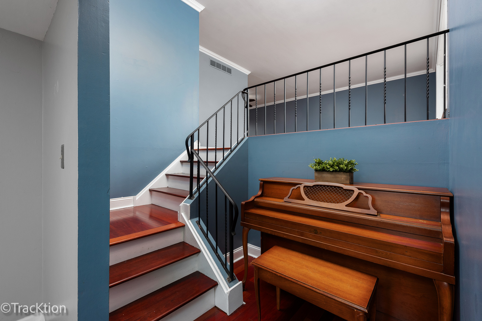 612 Ridgeview Street Downers Grove, IL 60516 - Photo 3 of 29 Gallery Image 3