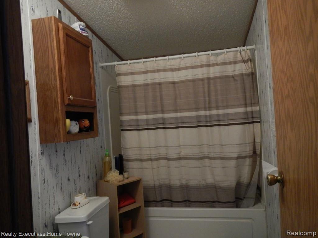 4620 Smith Road Smiths Creek, MI 48074 - Photo 8 of 12 DSCN0179.jpg