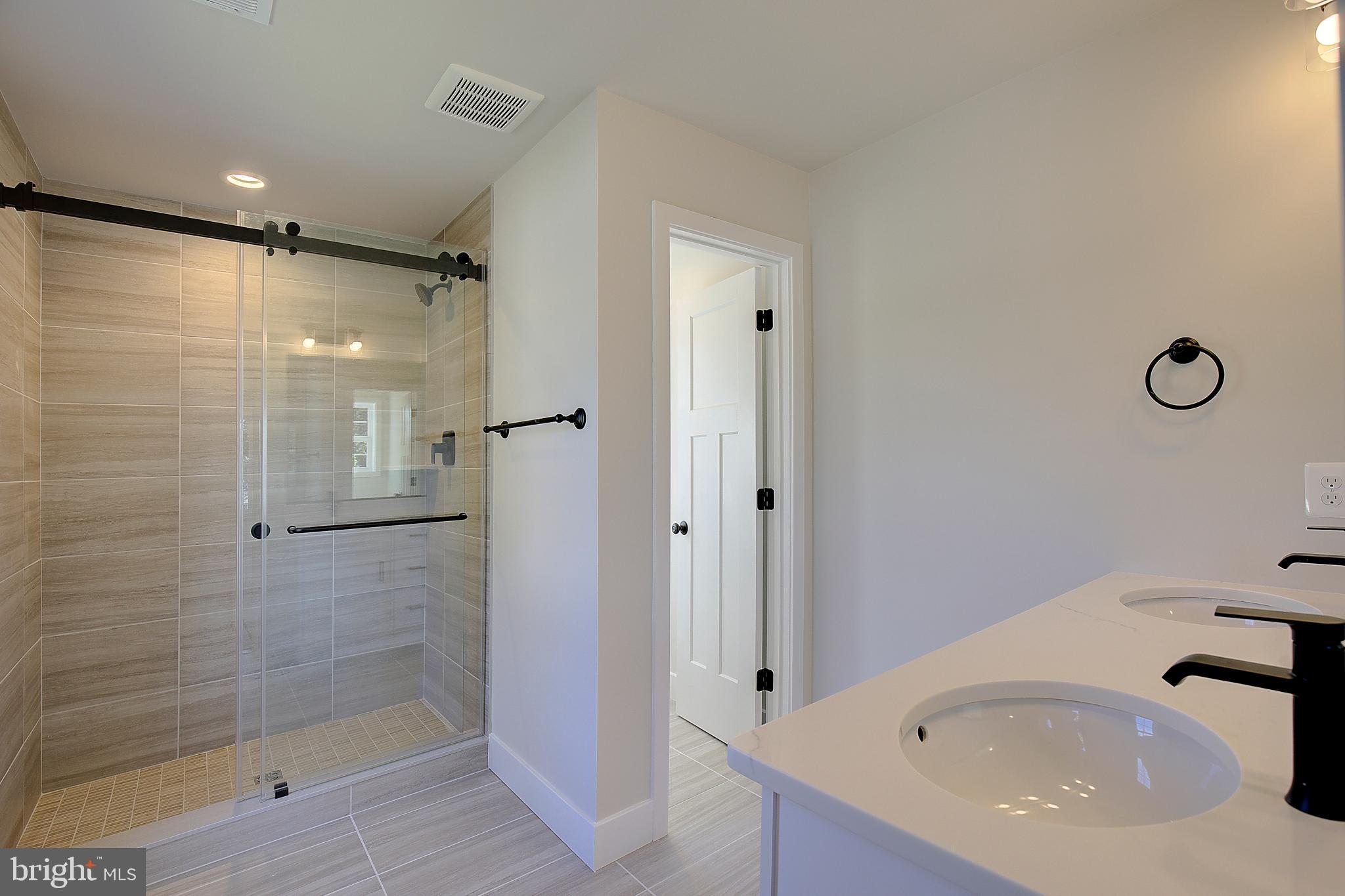 311 Poplar Avenue Edgewater, MD 21037 - Photo 25 of 39 Primary Bathroom