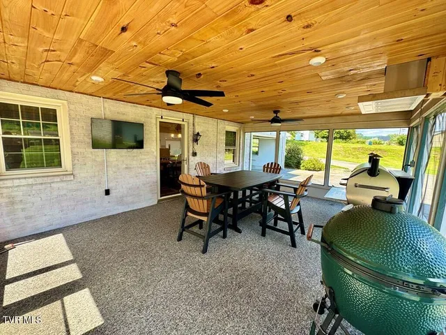 $369,900 | 524 Old Stage Road, Chilhowie, VA 24319