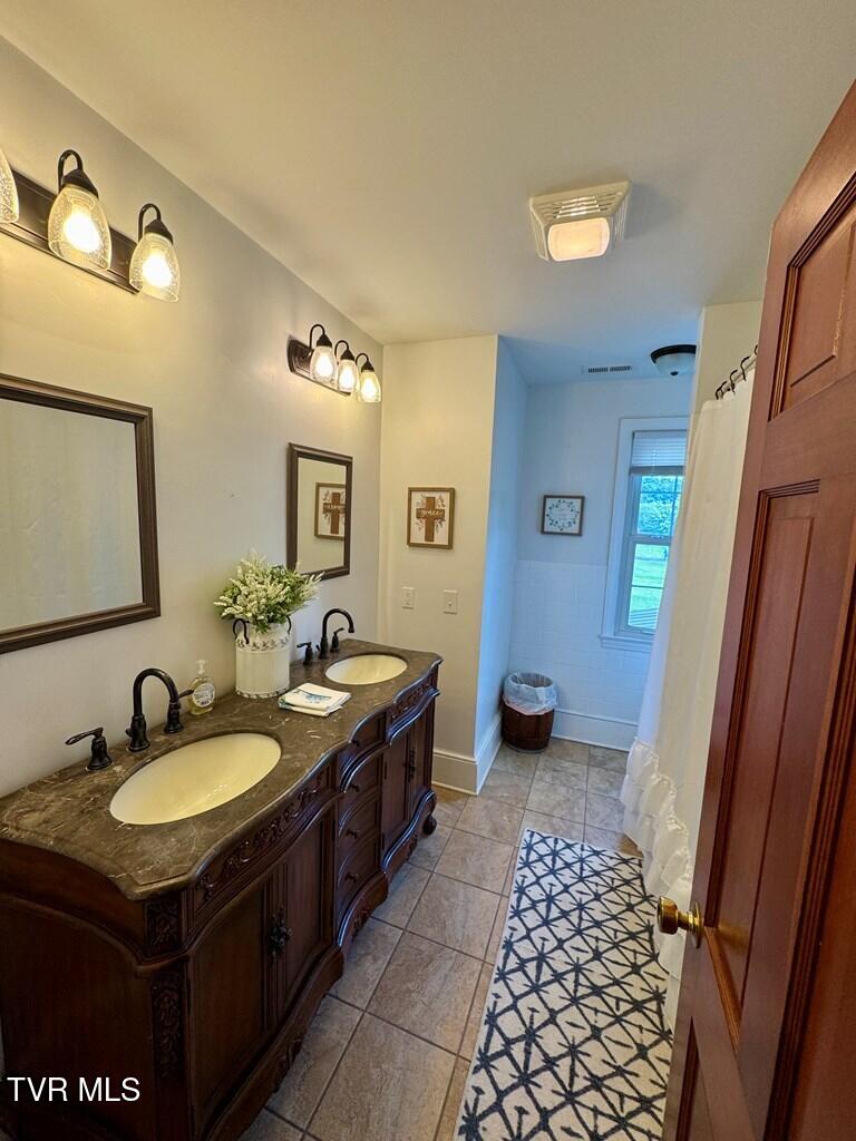 524 Old Stage Road Chilhowie, VA 24319 - Photo 33 of 55 100929_10