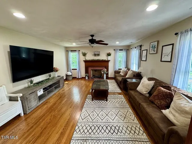 $369,900 | 524 Old Stage Road, Chilhowie, VA 24319