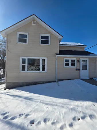 $1,885 | 418 South 6th Street, Stoughton, WI 53589