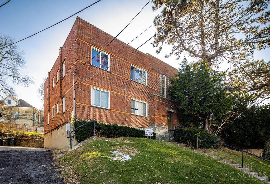5206 Montgomery Road Cincinnati, OH 45212 - Photo 3 of 21