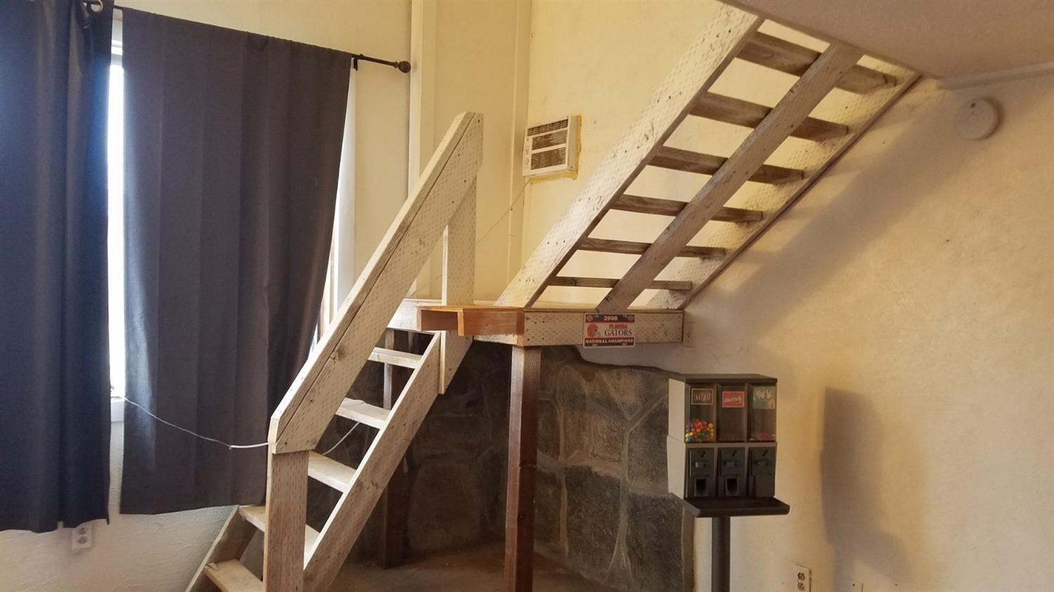 6837 West Side Road Cave Junction, OR 97523 - Photo 25 of 35 Another direction in guest quarters with