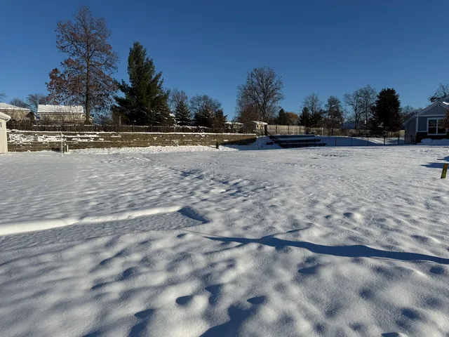 a view of a parking space