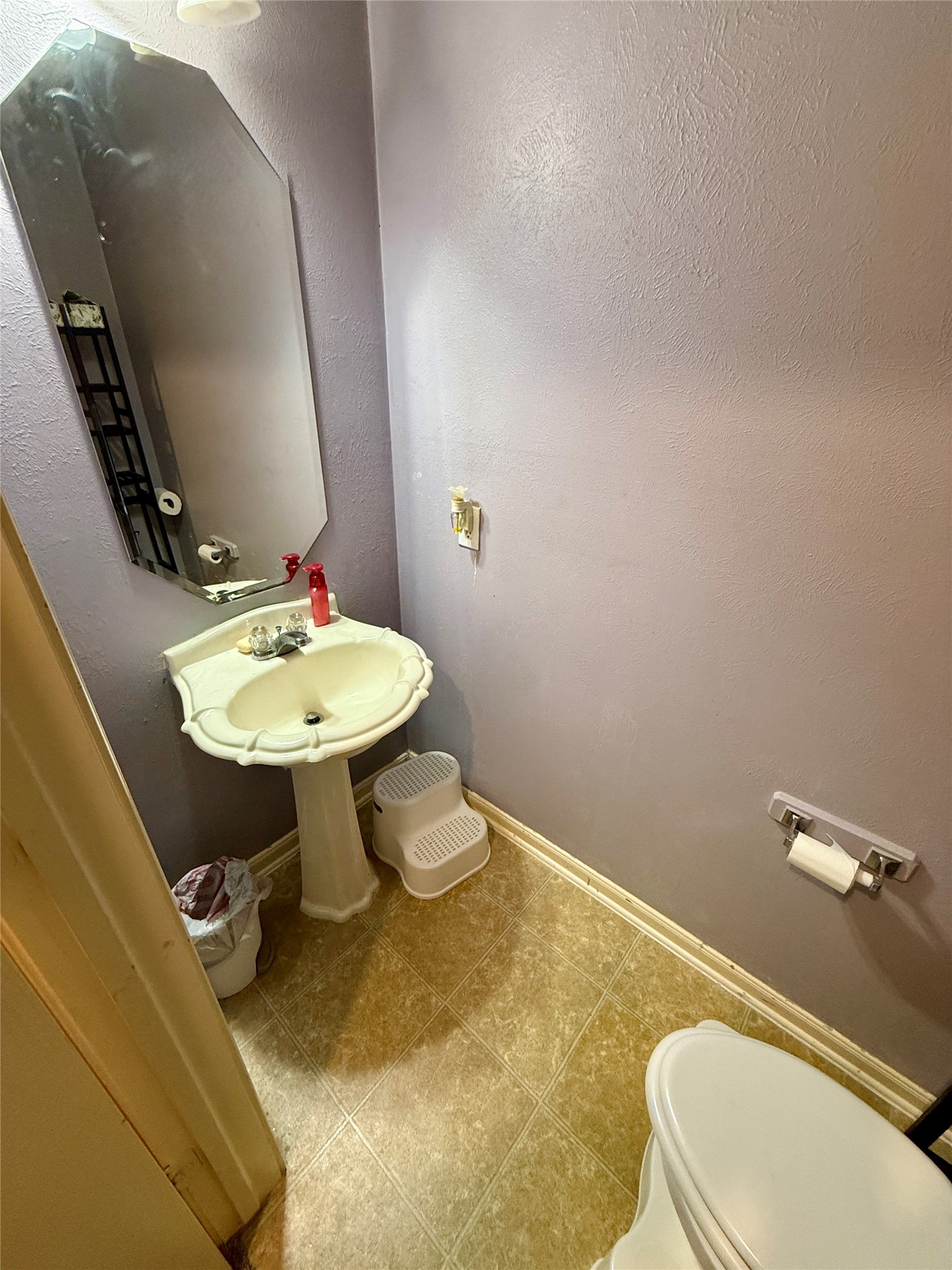 1022 Sycamore Ridge Lane Houston, TX 77073 - Photo 22 of 39 a bathroom with a sink mirror and toilet