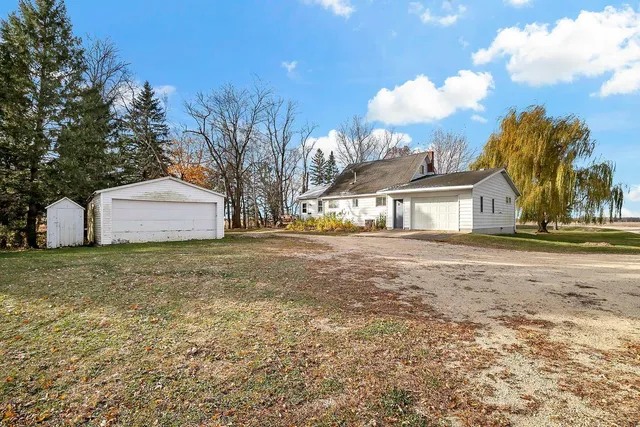 $325,000 | 19068 620th Avenue, Rose Creek, MN 55970