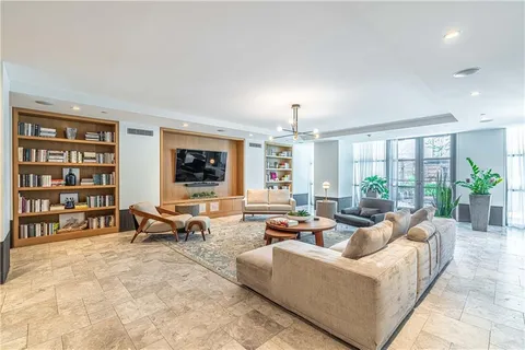 $955,000 | 1001 Julia Street, Unit 6D, New Orleans, LA 70113