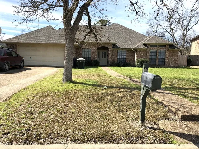 $2,395 | 1006 Oakhaven Circle, College Station, TX 77840