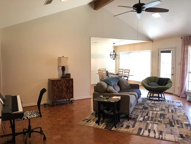 $2,395 | 1006 Oakhaven Circle, College Station, TX 77840