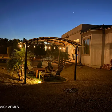 a view of back yard of the house