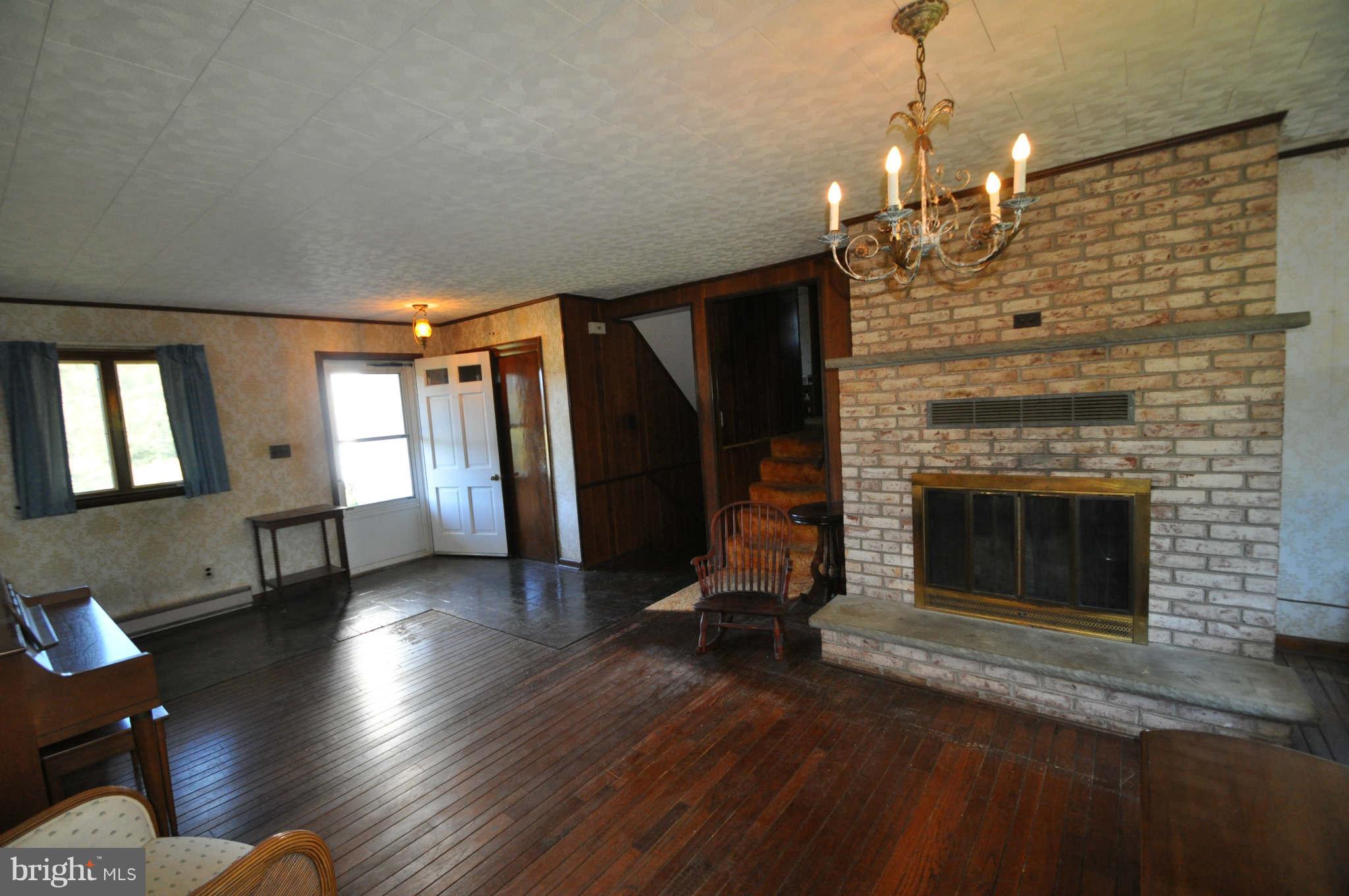 1454 Pleasant Valley Road Westminster, MD 21158 - Photo 17 of 27 NICE HARDWOODS