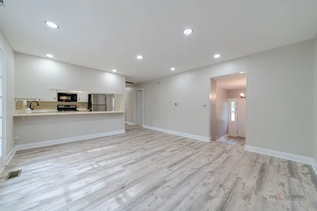 $399,000 | 1208 Quassey Avenue, Lake Bluff, IL 60044