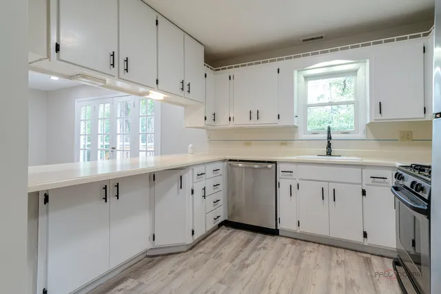 $399,000 | 1208 Quassey Avenue, Lake Bluff, IL 60044