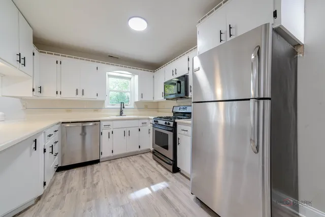 $399,000 | 1208 Quassey Avenue, Lake Bluff, IL 60044