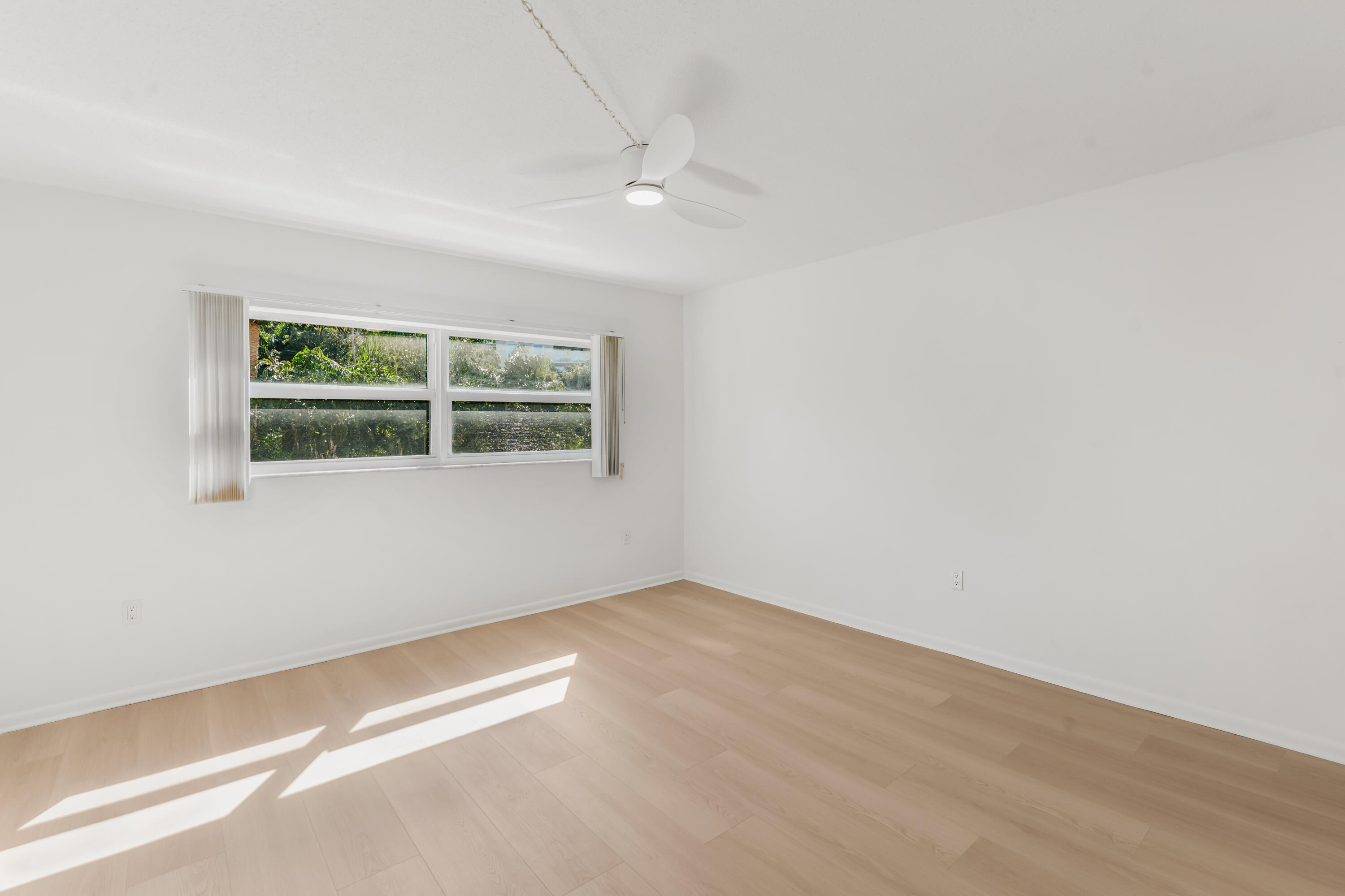 200 East Royal Palm Road, Unit 2030 Boca Raton, FL 33432 - Photo 8 of 20 an empty room with windows