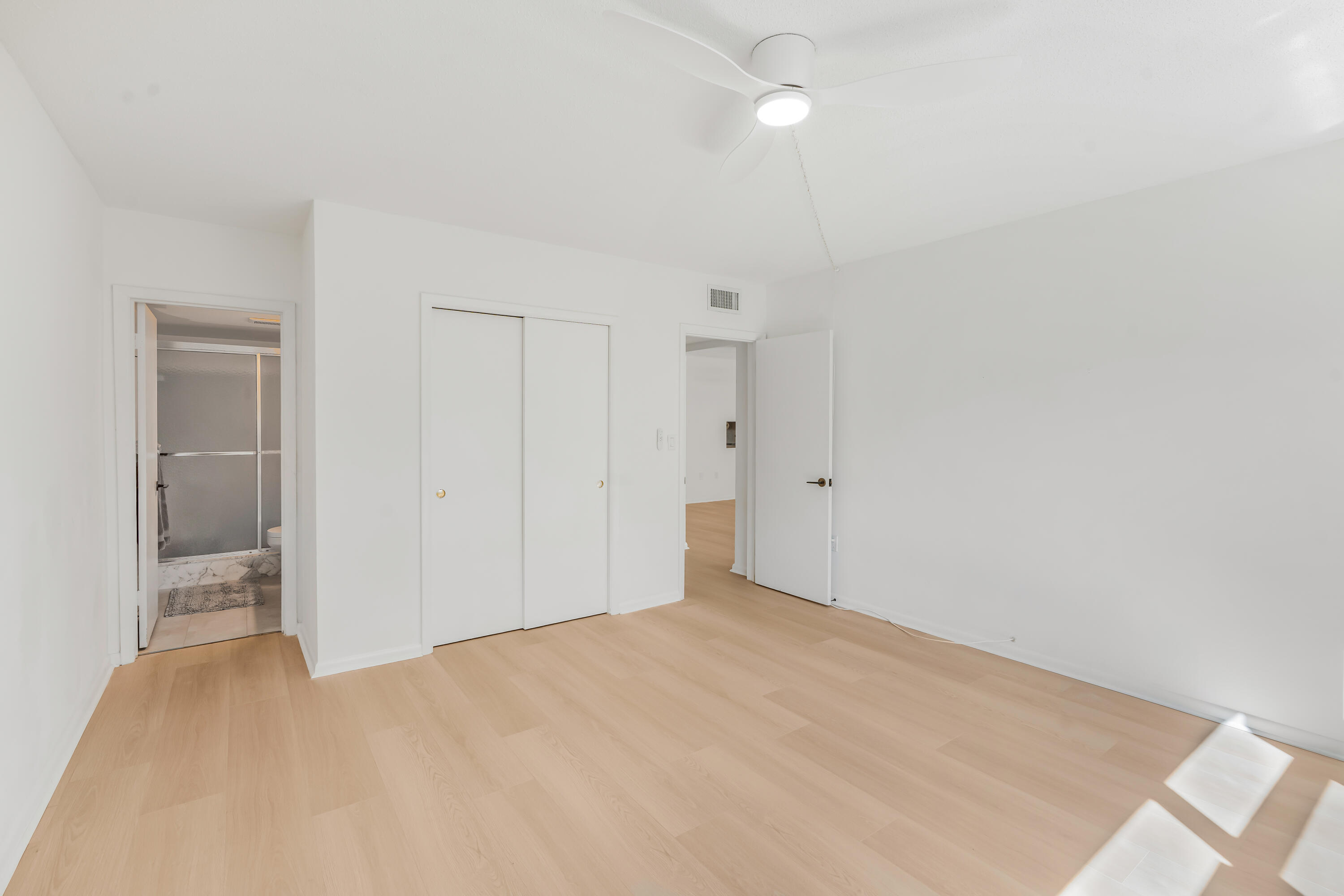 200 East Royal Palm Road, Unit 2030 Boca Raton, FL 33432 - Photo 10 of 20 a view of an empty room with a bathroom