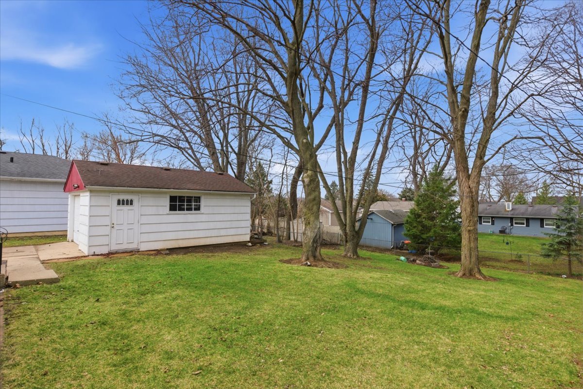 270 Ridge Avenue Crystal Lake, IL 60014 - Photo 16 of 19 Gallery Image 16