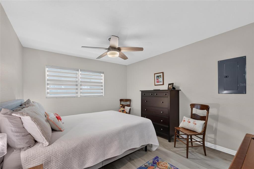 102 Cambridge Trail, Unit 220 Sun City Center, FL 33573 - Photo 15 of 35 Gallery Image 15