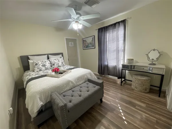 $2,500 | 1212 55th Street, Galveston, TX 77551