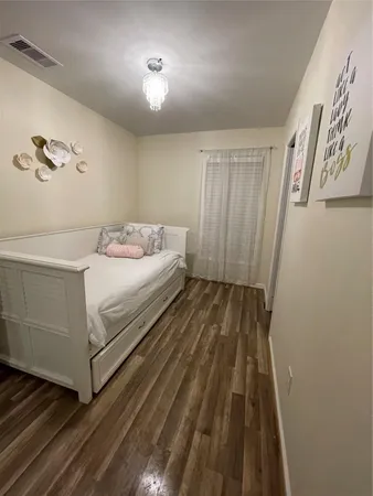 $2,500 | 1212 55th Street, Galveston, TX 77551