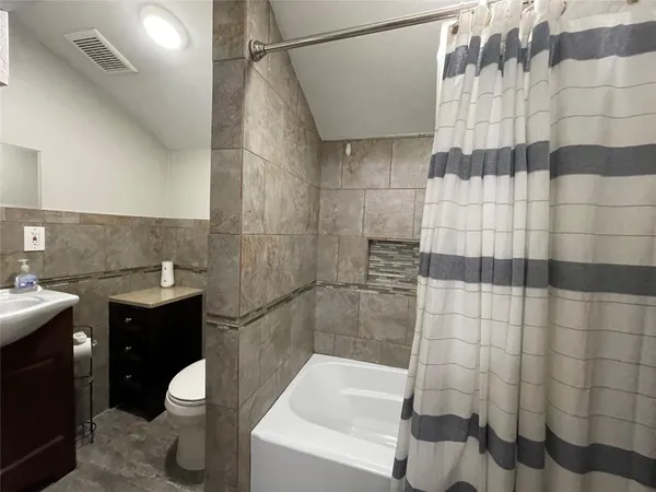 $2,500 | 1212 55th Street, Galveston, TX 77551