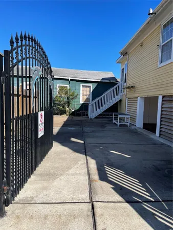 $2,500 | 1212 55th Street, Galveston, TX 77551