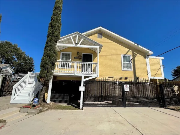 $2,500 | 1212 55th Street, Galveston, TX 77551