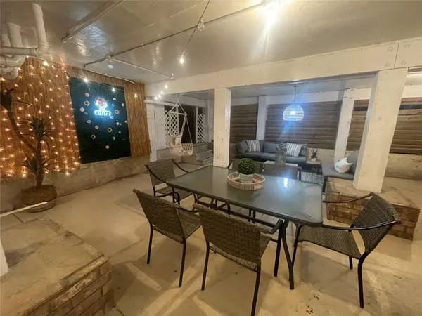 $2,500 | 1212 55th Street, Galveston, TX 77551