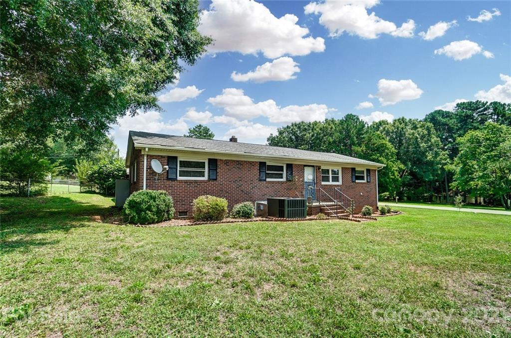 917 Oates Road Bessemer City, NC 28016 - Photo 2 of 29 Gallery Image 2