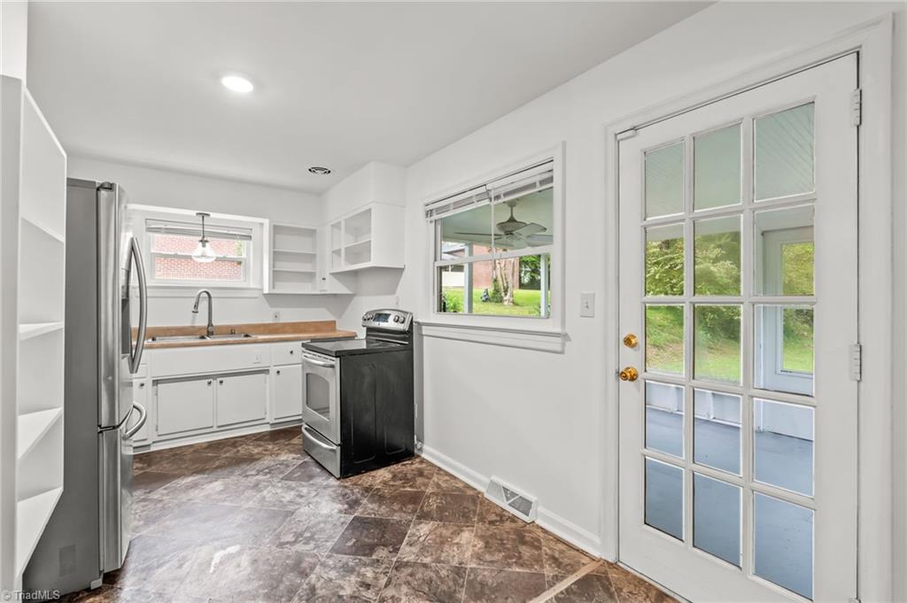 1410 Wiltshire Street High Point, NC 27265 - Photo 13 of 32