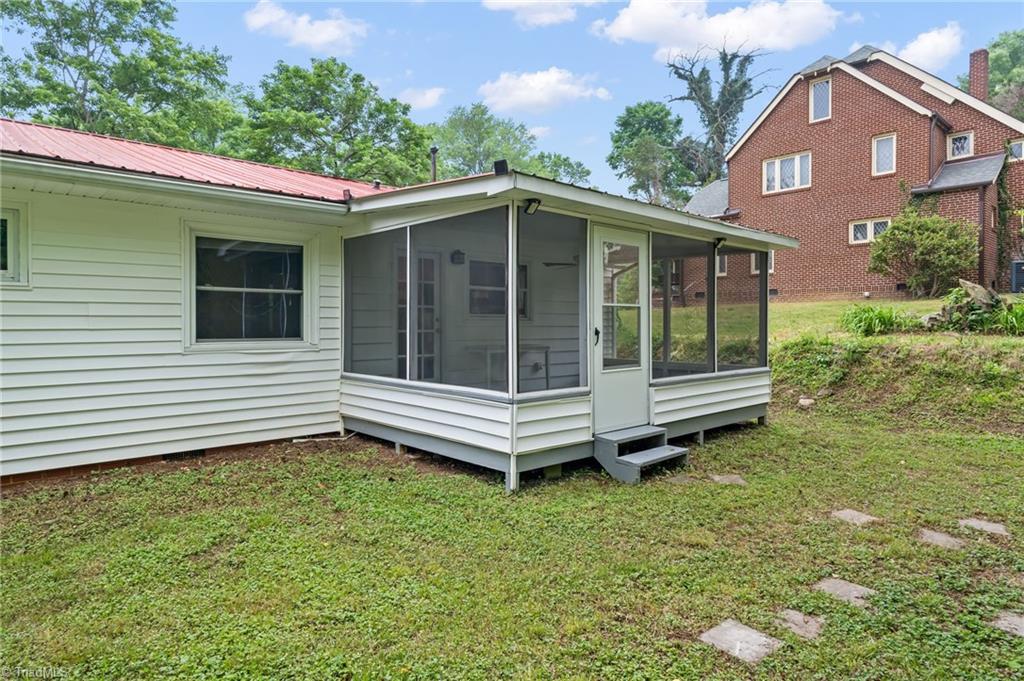 1410 Wiltshire Street High Point, NC 27265 - Photo 27 of 32